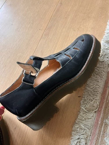Stunning black leather shoes